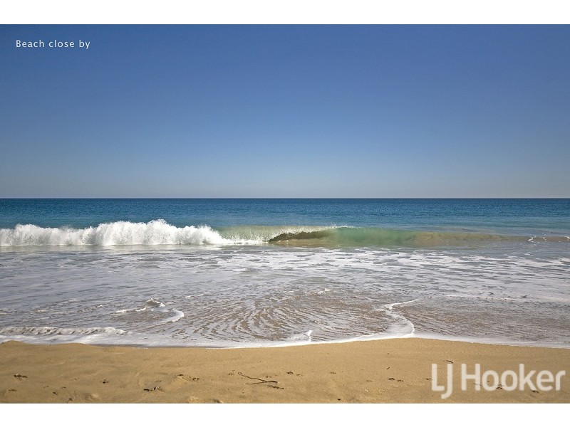 242 Badgerup Avenue, Lakelands WA 6180