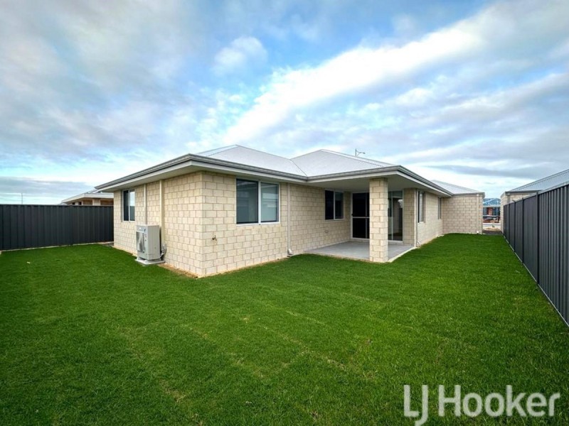 242 Badgerup Avenue, Lakelands WA 6180