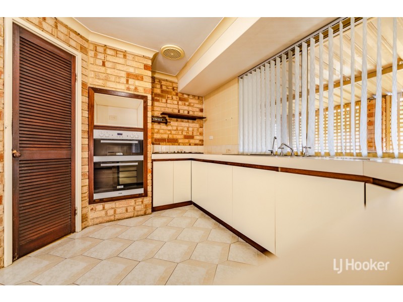 54 Oakmont Avenue, Meadow Springs WA 6210