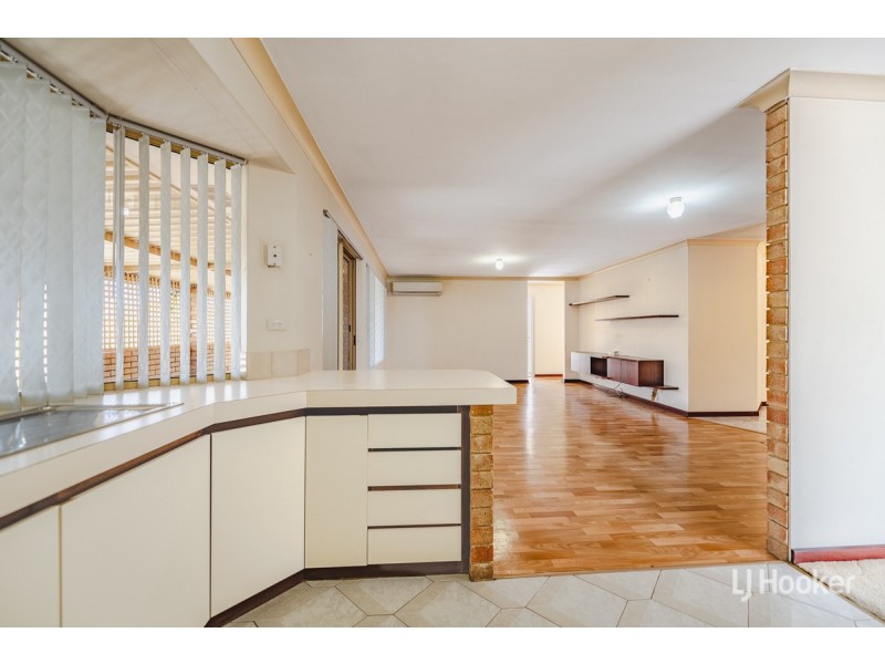 54 Oakmont Avenue, Meadow Springs WA 6210