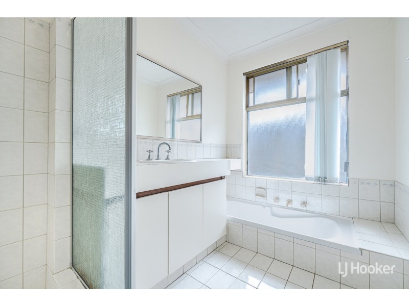 54 Oakmont Avenue, Meadow Springs WA 6210