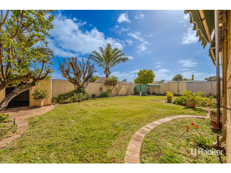 54 Oakmont Avenue, Meadow Springs WA 6210