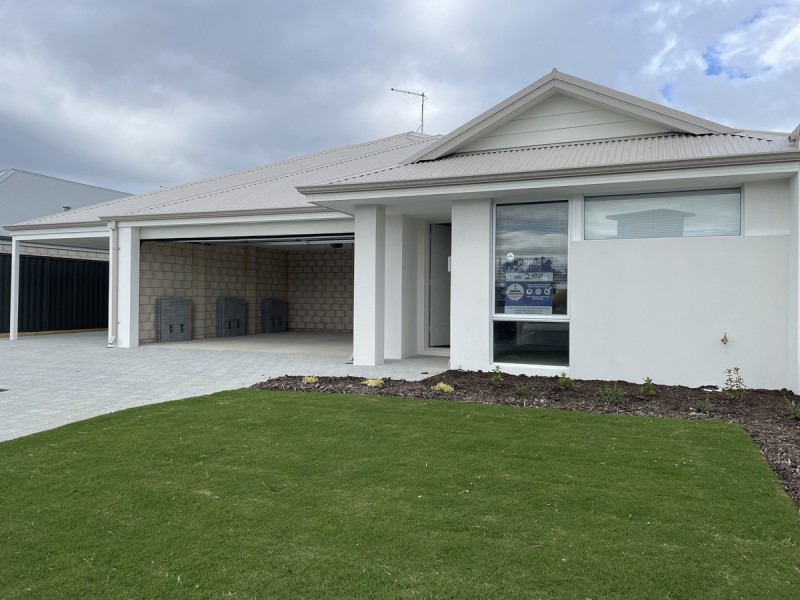 43 Coronardo Way, Madora Bay WA 6210