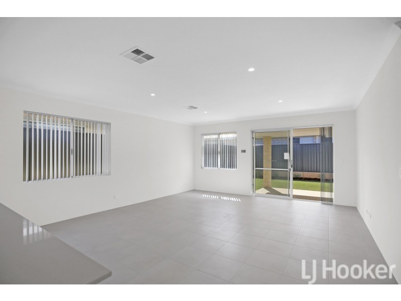 28 Swiftshire Road, Madora Bay WA 6210