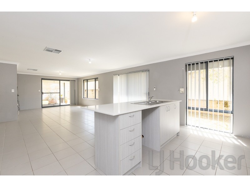 43 Arramall Trail, Lakelands WA 6180