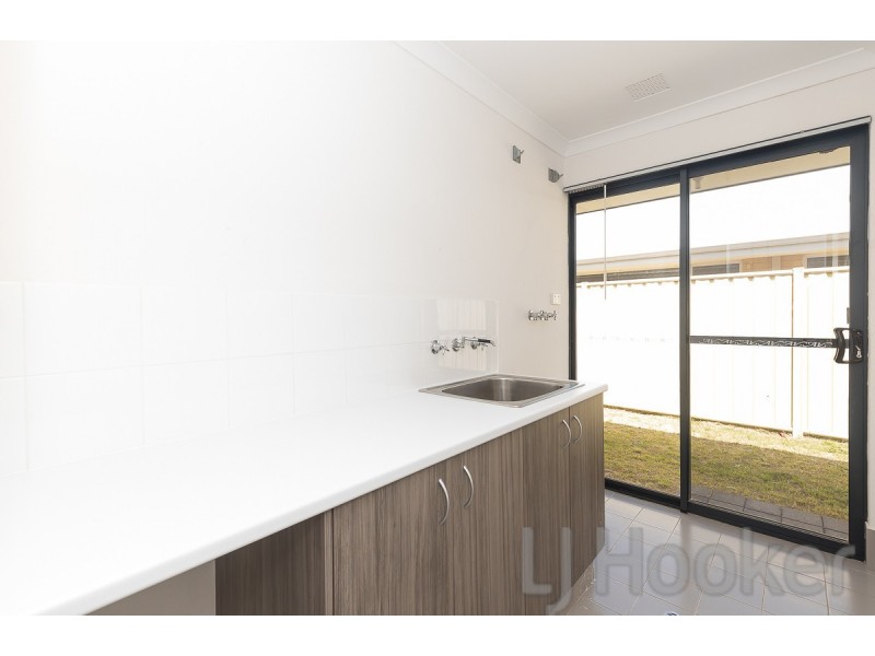 43 Arramall Trail, Lakelands WA 6180