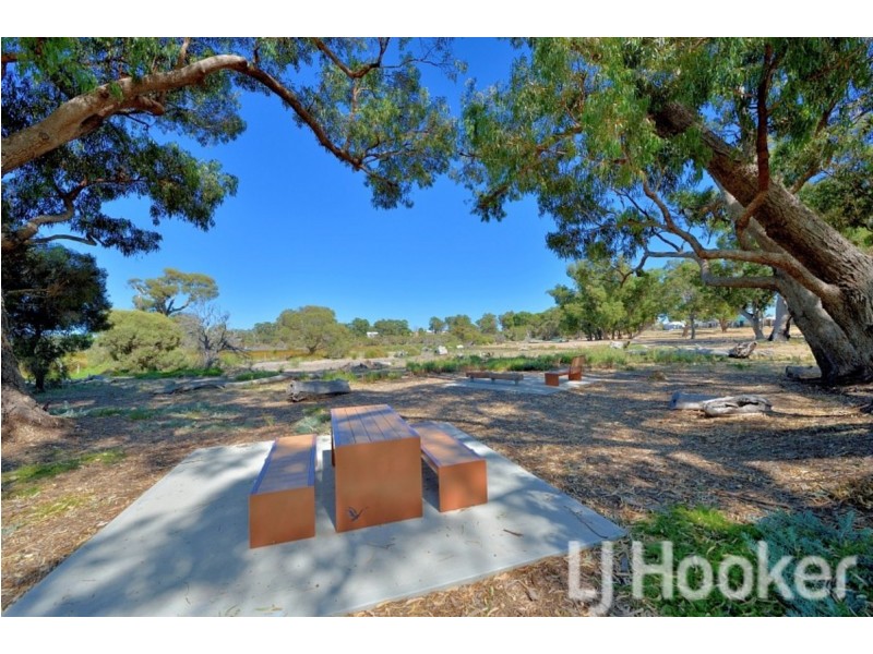 43 Arramall Trail, Lakelands WA 6180