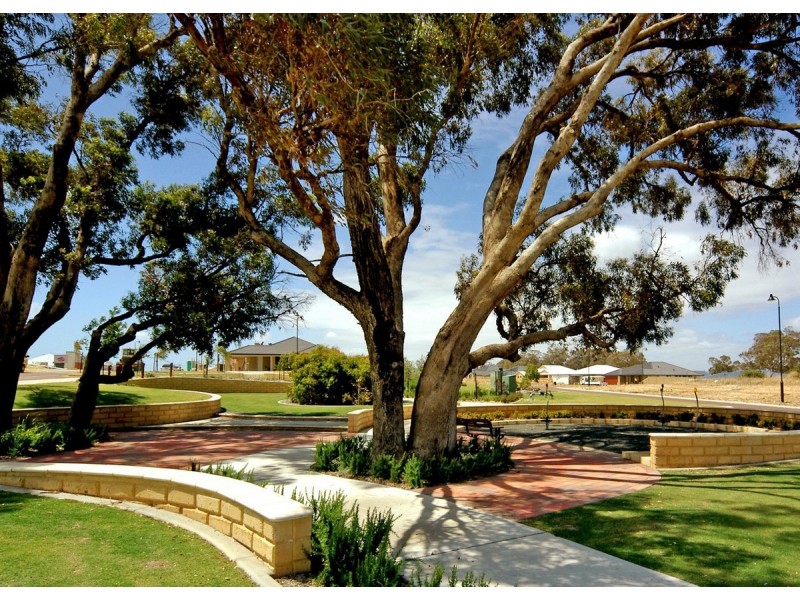 43 Arramall Trail, Lakelands WA 6180