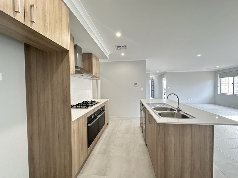 13 Moonlight Street, Madora Bay WA 6210