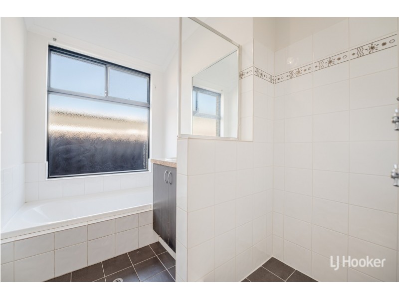 32 Batt Drive, Brookdale WA 6112