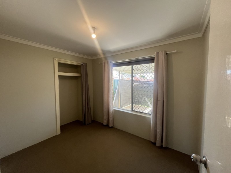 4 Mahogany Drive, Halls Head WA 6210