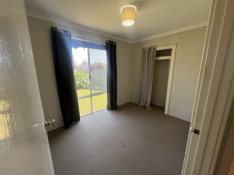 4 Mahogany Drive, Halls Head WA 6210