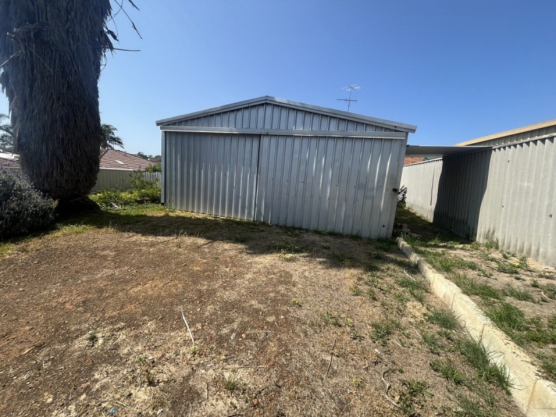 4 Mahogany Drive, Halls Head WA 6210