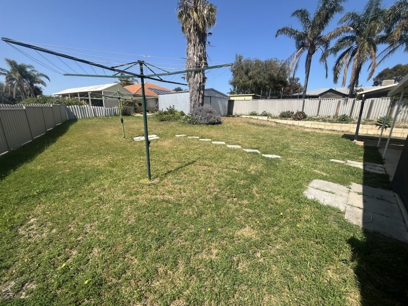 4 Mahogany Drive, Halls Head WA 6210