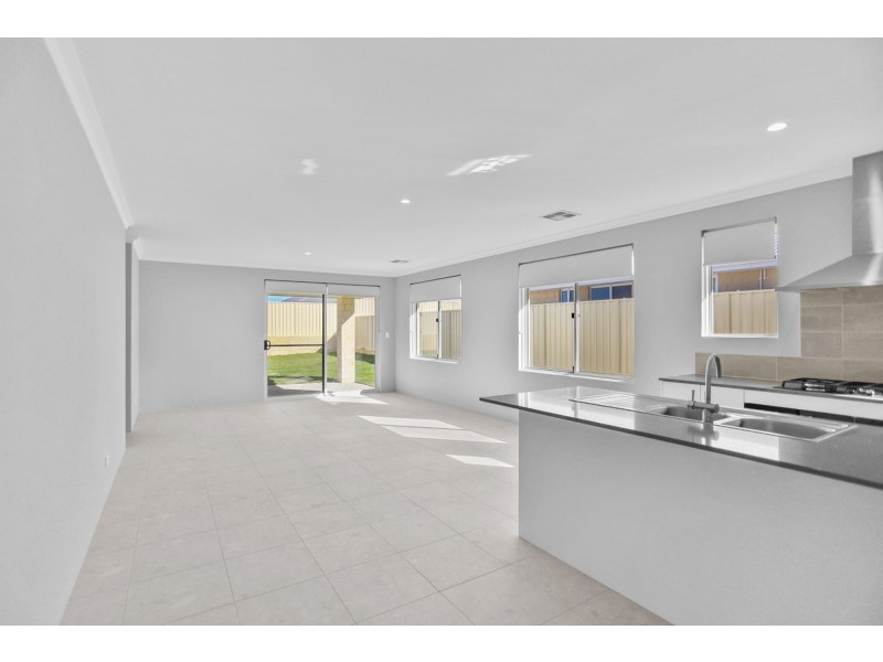 18 Nyabing Pass, Dawesville WA 6211