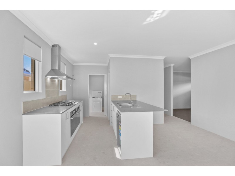 18 Nyabing Pass, Dawesville WA 6211