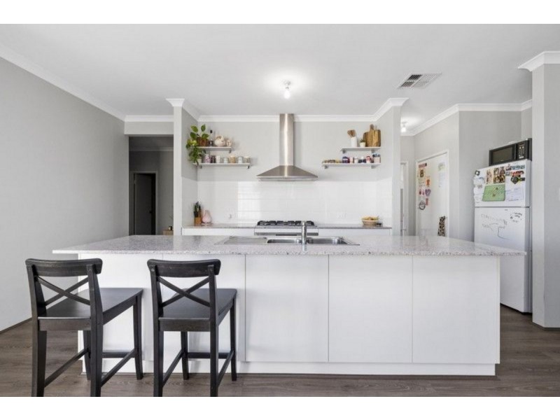 19 Salome Crescent, Lakelands WA 6180