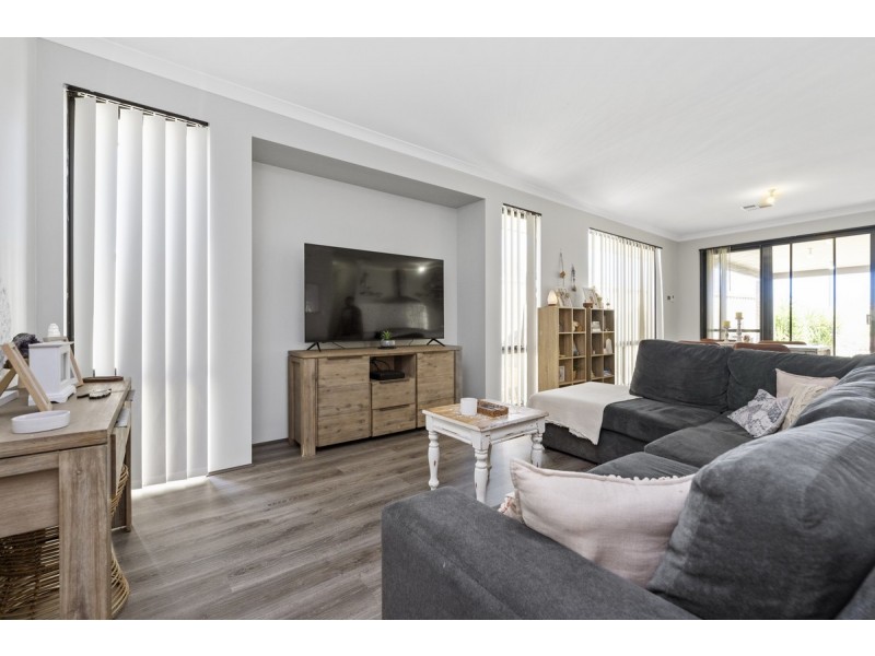 19 Salome Crescent, Lakelands WA 6180