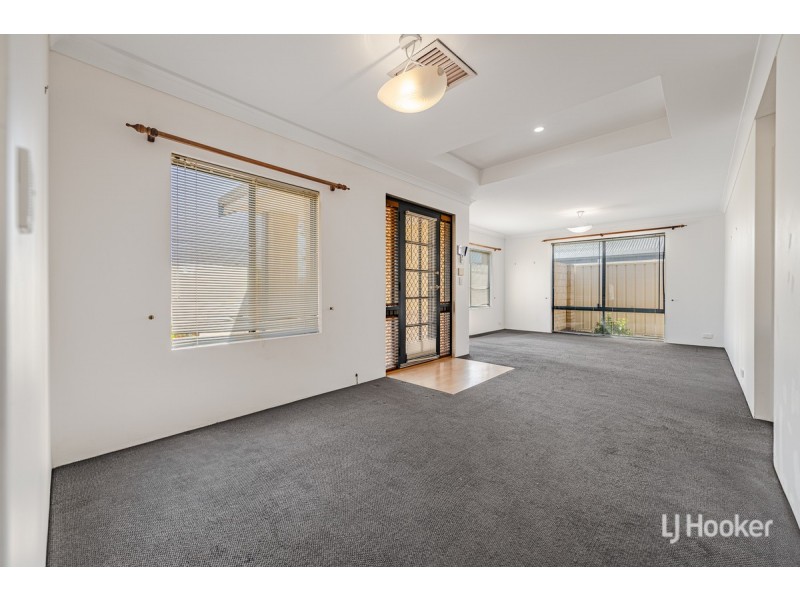 7 Suncrest Meander, Meadow Springs WA 6210
