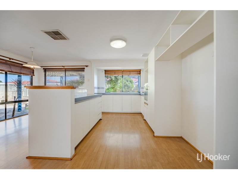 7 Suncrest Meander, Meadow Springs WA 6210