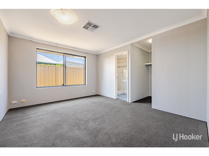 7 Suncrest Meander, Meadow Springs WA 6210