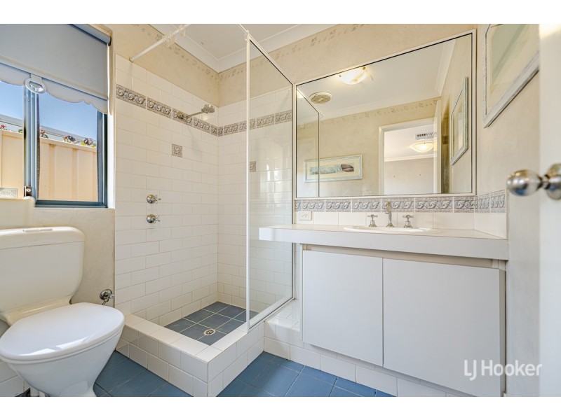 7 Suncrest Meander, Meadow Springs WA 6210