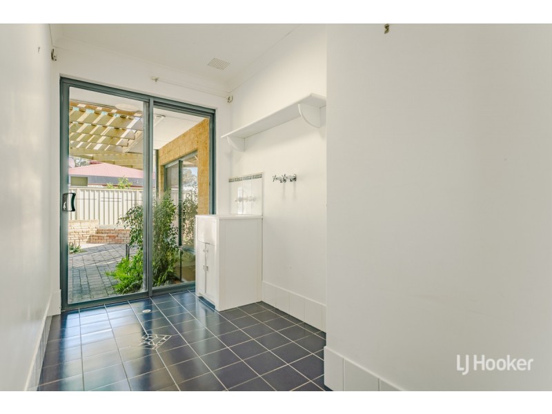 7 Suncrest Meander, Meadow Springs WA 6210