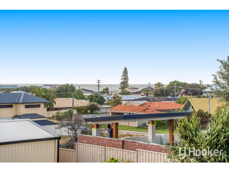 84 Ronsard Drive, San Remo WA 6210