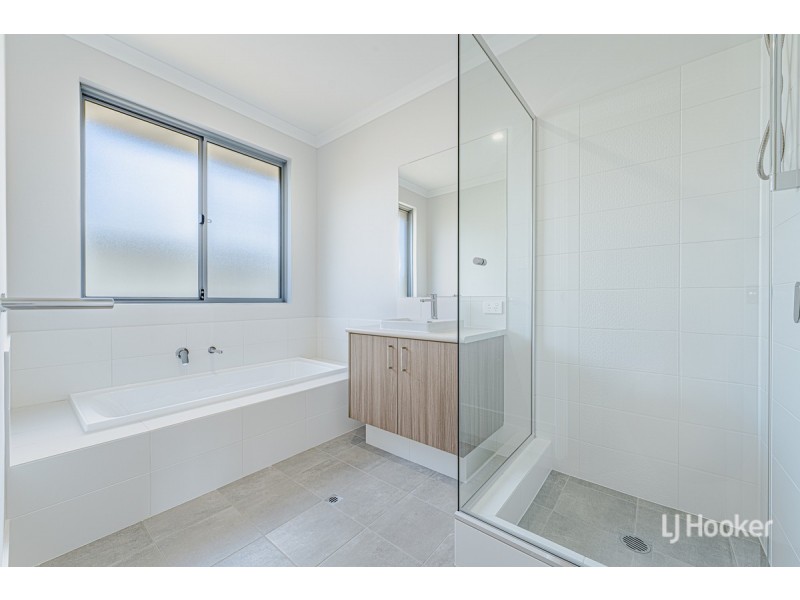 18 Belford Road, Lakelands WA 6180