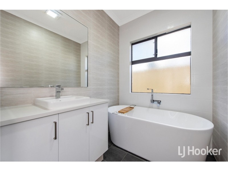 22 Cingalee Drive, Madora Bay WA 6210