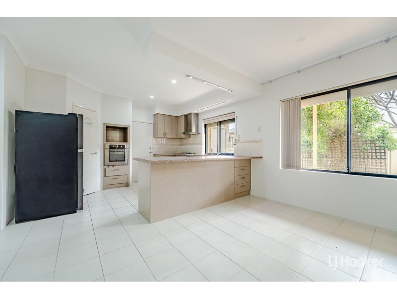 16 Badgerup Avenue, Lakelands WA 6180