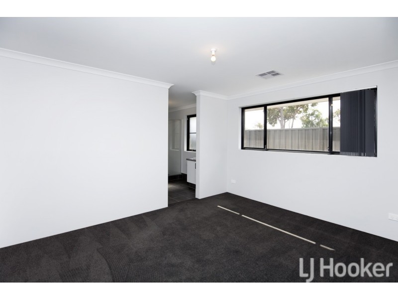 104 Lakewood Parkway, Coodanup WA 6210