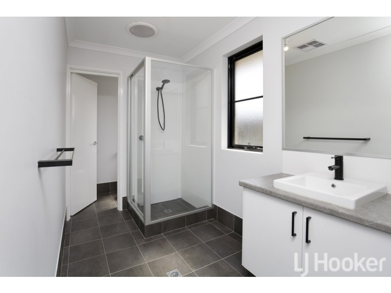 104 Lakewood Parkway, Coodanup WA 6210