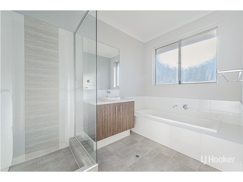 24 Lauderdale Road, Madora Bay WA 6210