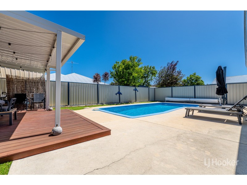 73 Bellavista Parade, Meadow Springs WA 6210