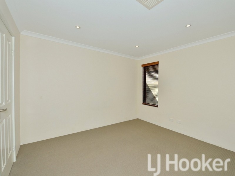6 Santalum Circus, Halls Head WA 6210