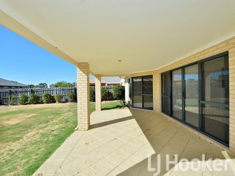 6 Santalum Circus, Halls Head WA 6210