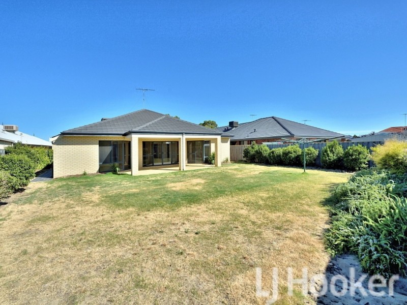 6 Santalum Circus, Halls Head WA 6210