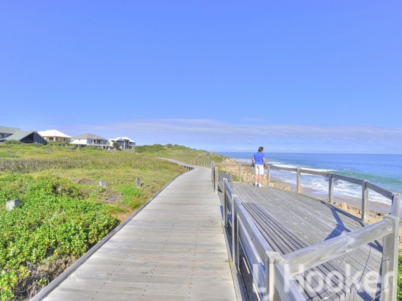 6 Santalum Circus, Halls Head WA 6210