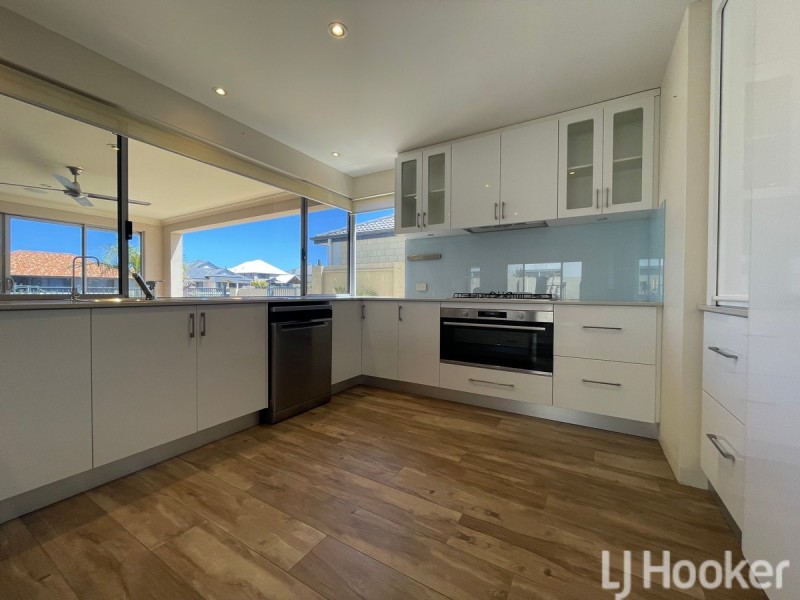36 Leisure Way, Halls Head WA 6210