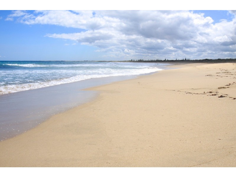 35 Golden Bay Drive, Golden Bay WA 6174