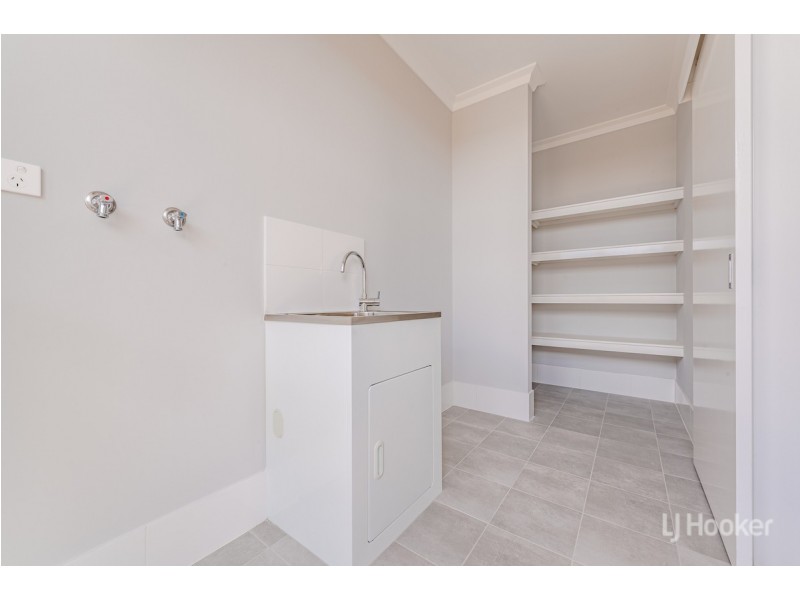 35 Golden Bay Drive, Golden Bay WA 6174