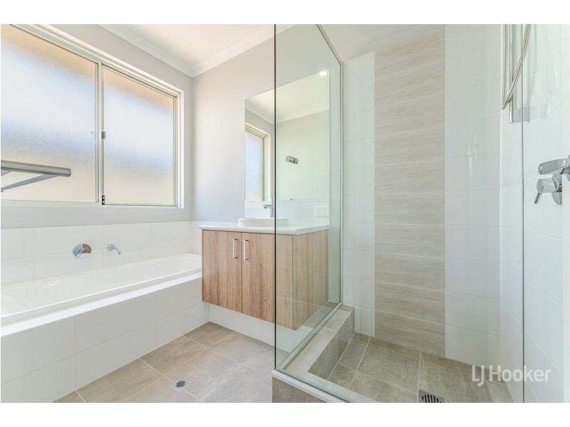 35 Golden Bay Drive, Golden Bay WA 6174