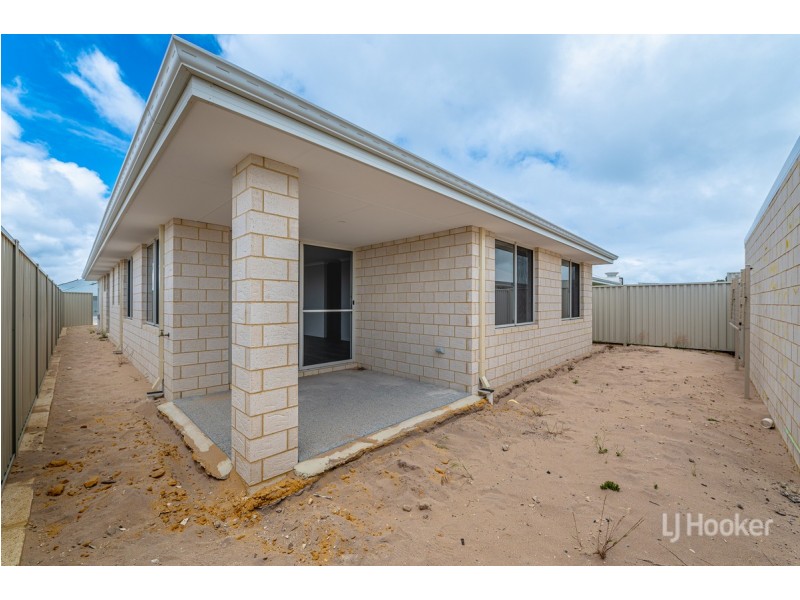 35 Golden Bay Drive, Golden Bay WA 6174