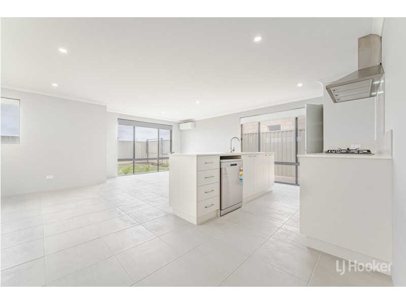 12 Arno Way, Golden Bay WA 6174