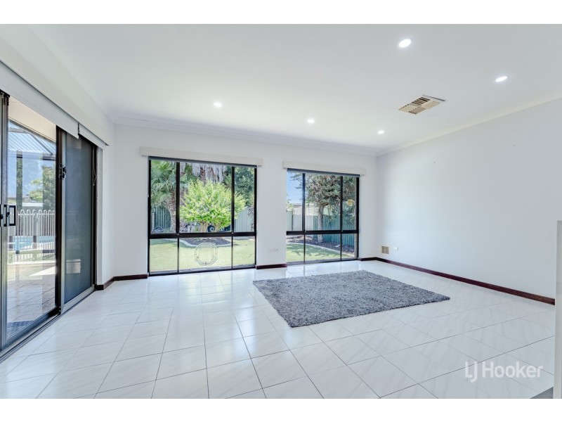 11 Moorine Court, Hillman WA 6168