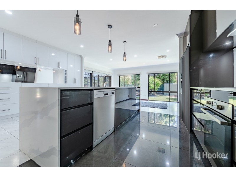 11 Moorine Court, Hillman WA 6168