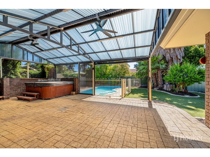 11 Moorine Court, Hillman WA 6168