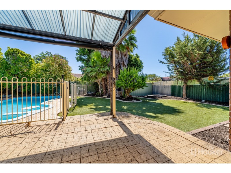 11 Moorine Court, Hillman WA 6168