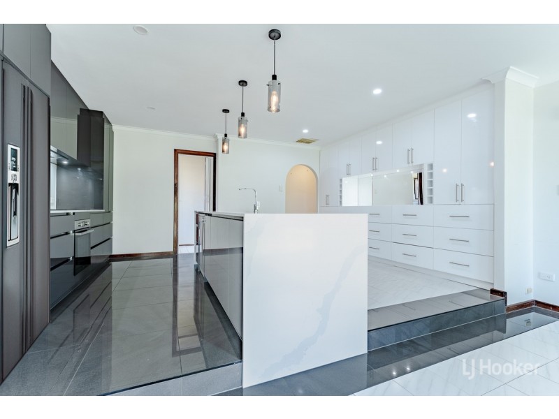 11 Moorine Court, Hillman WA 6168